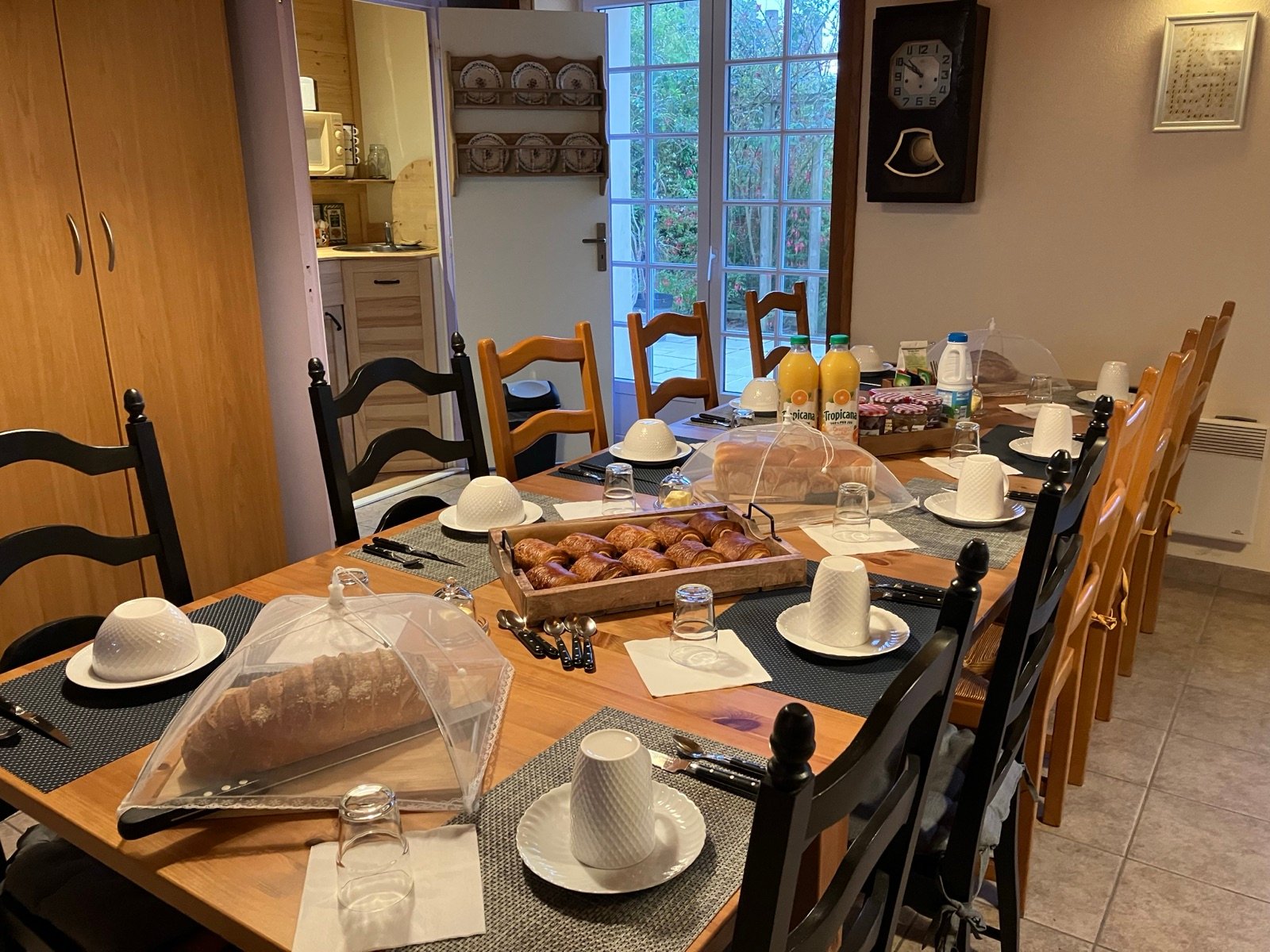 Petit-déjeuner maison à L'Arbre Émaillé