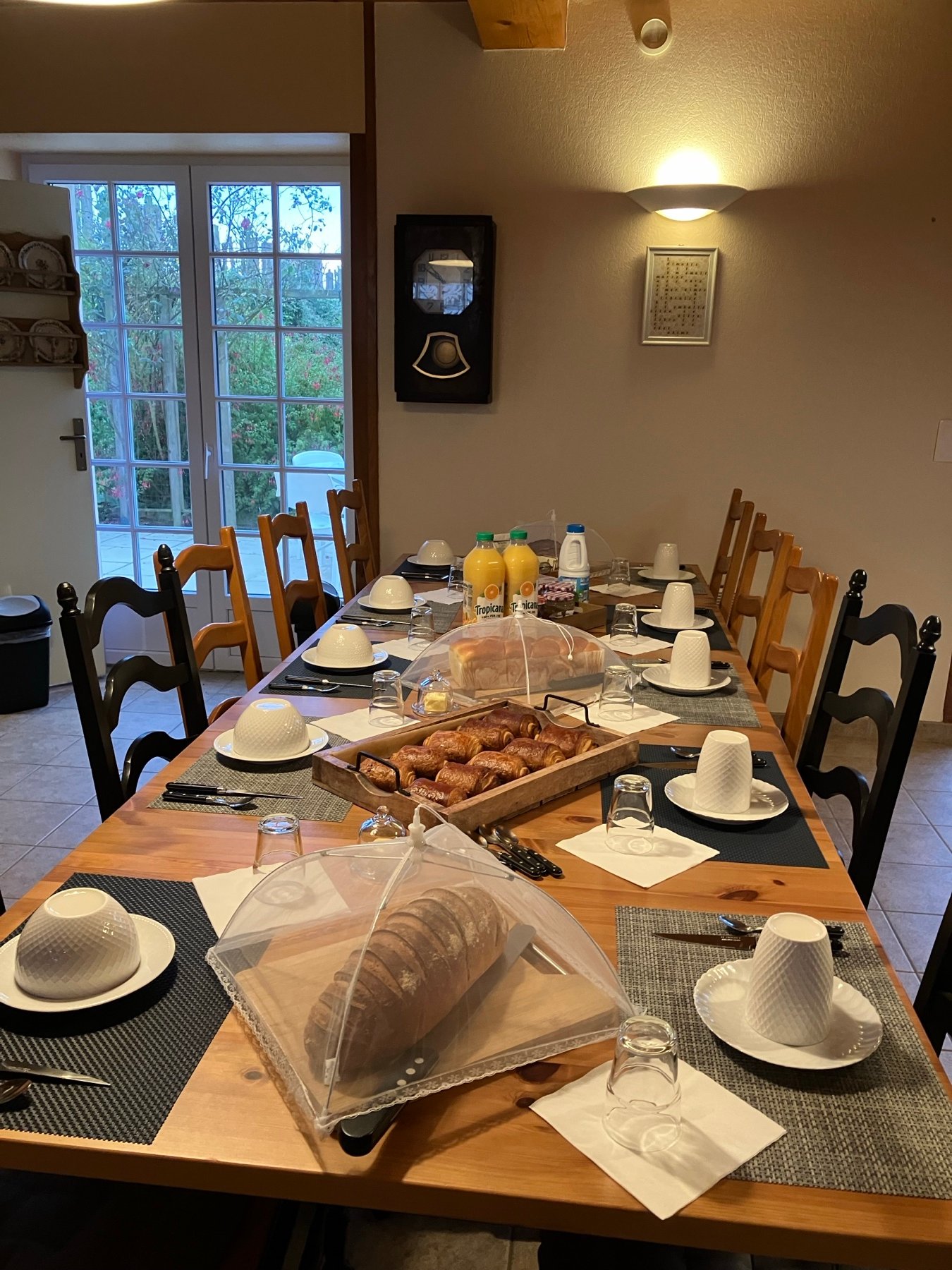Petit-déjeuner maison à L'Arbre Émaillé