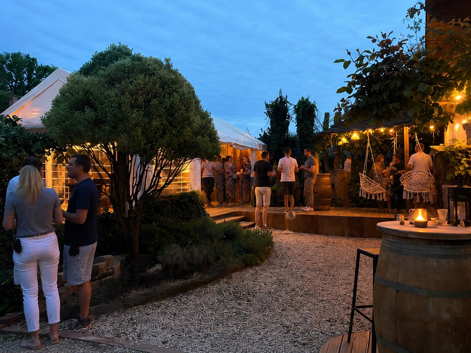 Ambiance de fête sous la tonnelle
