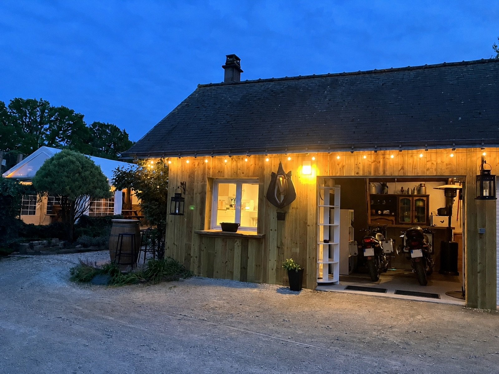 Garage moto sécurisé à L'Arbre Émaillé