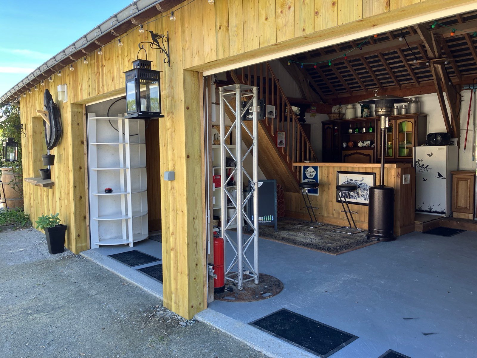 Les garages — bar intérieur
